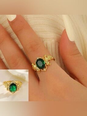 2/$30🌵 Gold Tone Angels Cherub Green Stone Ring Victorian Vtg Style Size 7 NEW
